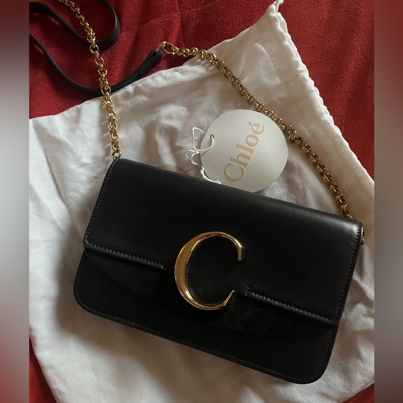 Chloe C Wallet on Chain - Picture 1 of 9